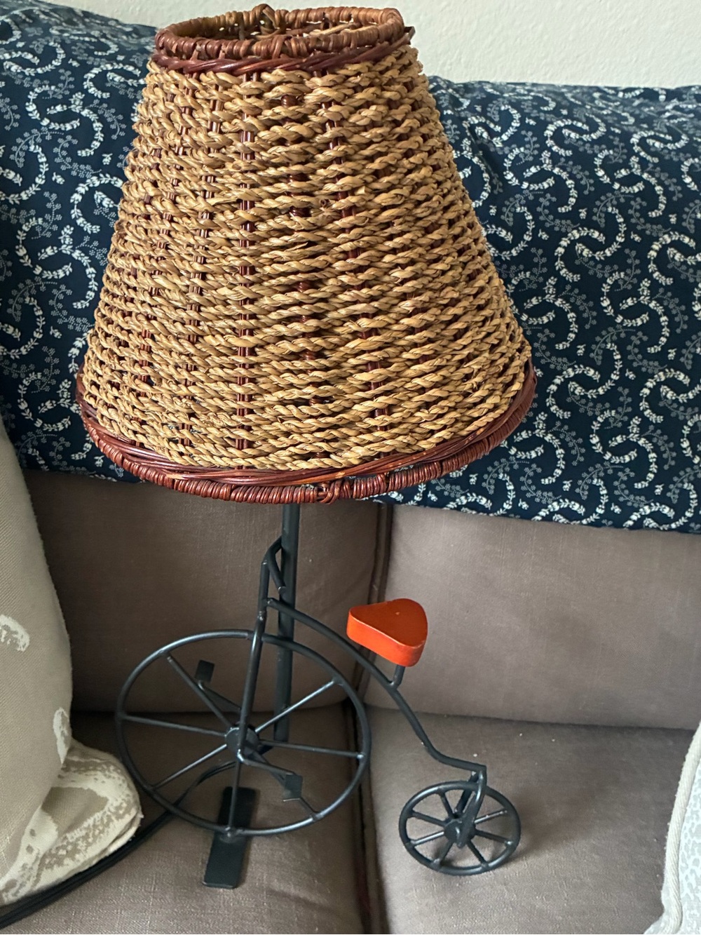 Whimsical high-wheel bicycle table lamp - Picture 6 of 7